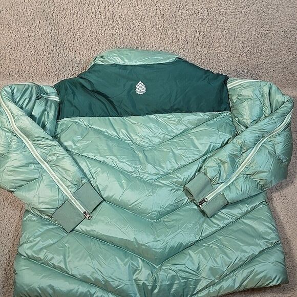 STIO Women's Puffer Jacket - Picture 7 of 13